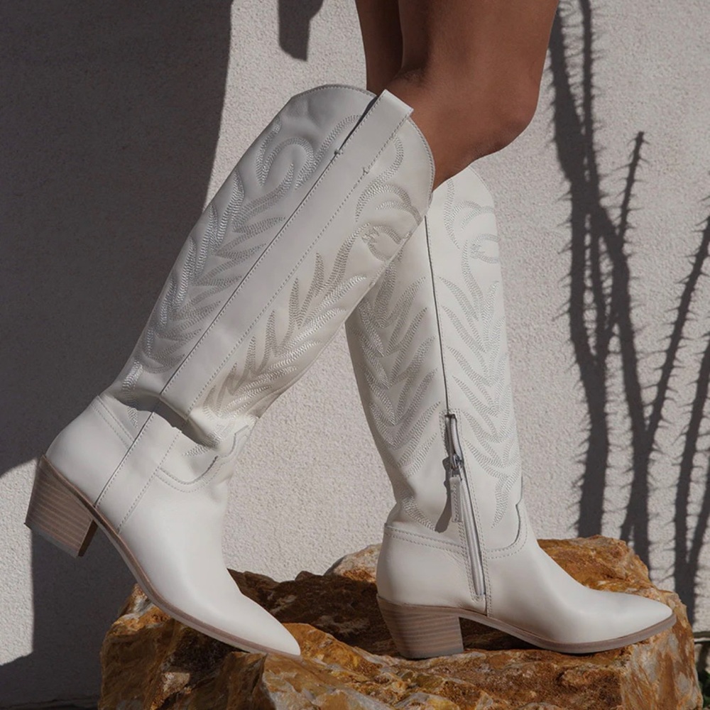 NEW DOLCE VITA western boots in white